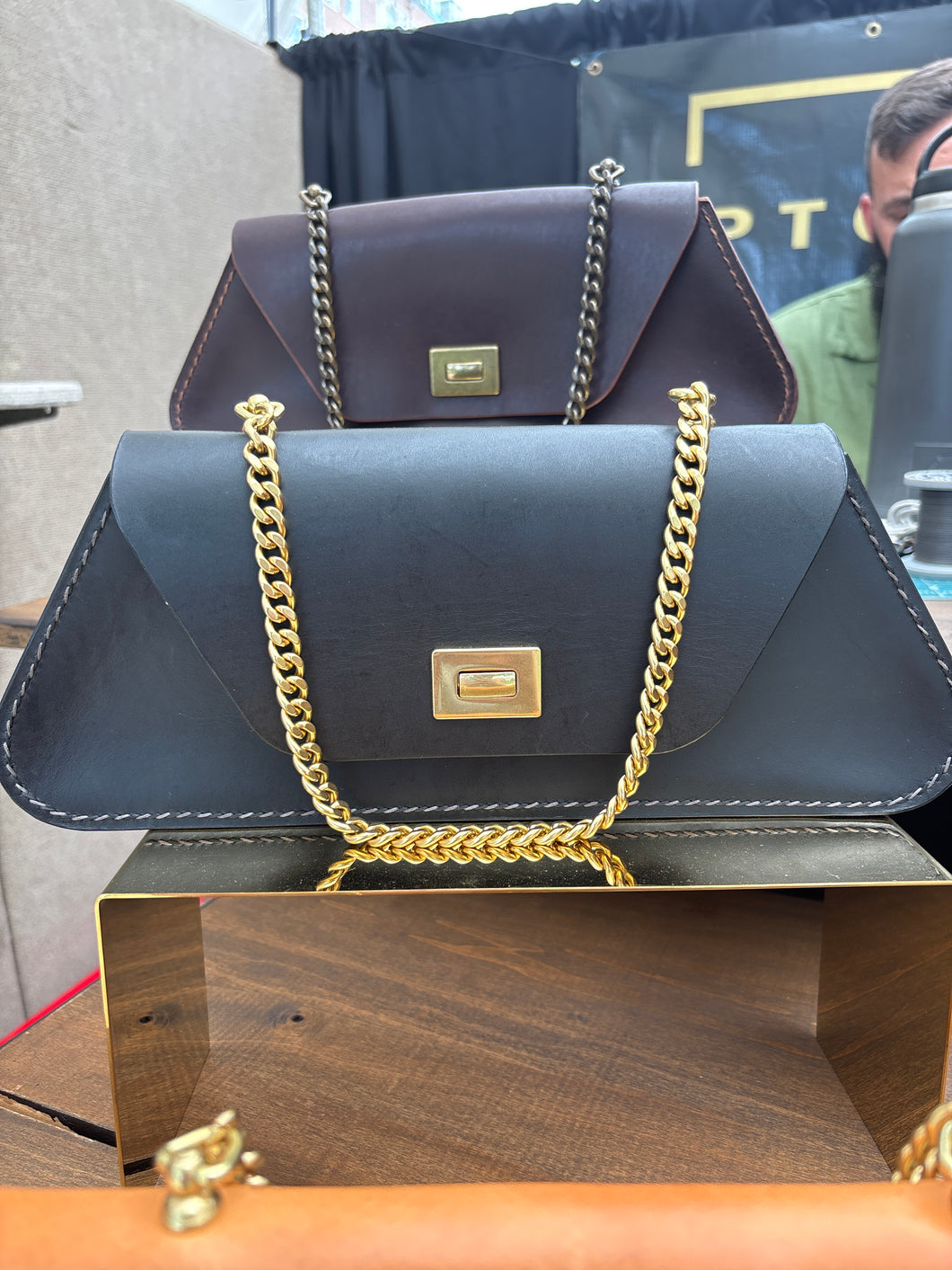 Trapezio - Black/Brass