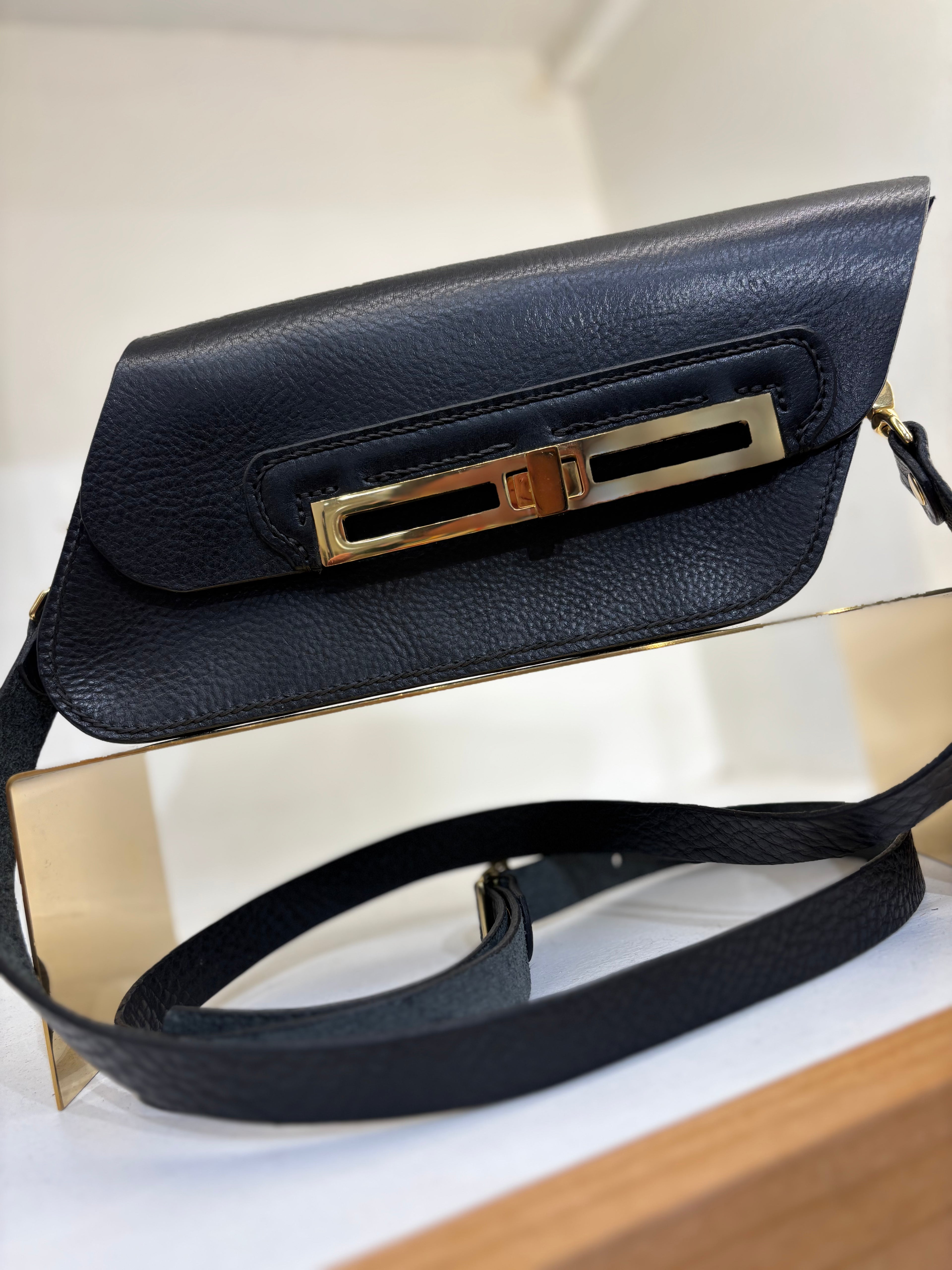 Veloce - Black/Gold Plated